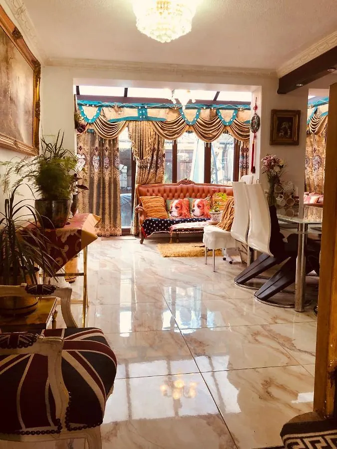 Cheerful 4 Bedroom House With Garden Free Parking London Holiday home