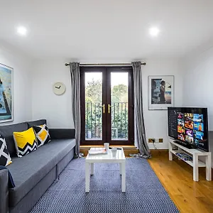 https://lovely-2-bed-apartment.brighton-hotels-england.com